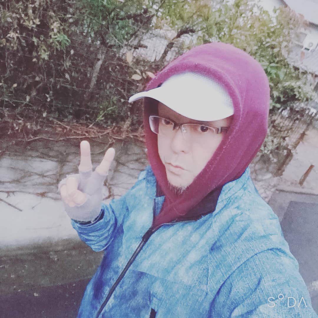 松本隆博のインスタグラム：「。 今日は道後公園を歩いて きましたー(^ ^)(^ ^)。 日の出が7時過ぎなので 毎日6時40分間頃スタート するのでまだ周りは薄ら 暗いです。(^ ^) 今日も一日！ 日本の夜明けを祈願して！  歩きます…(^ ^)  ～人生遊歩道～」