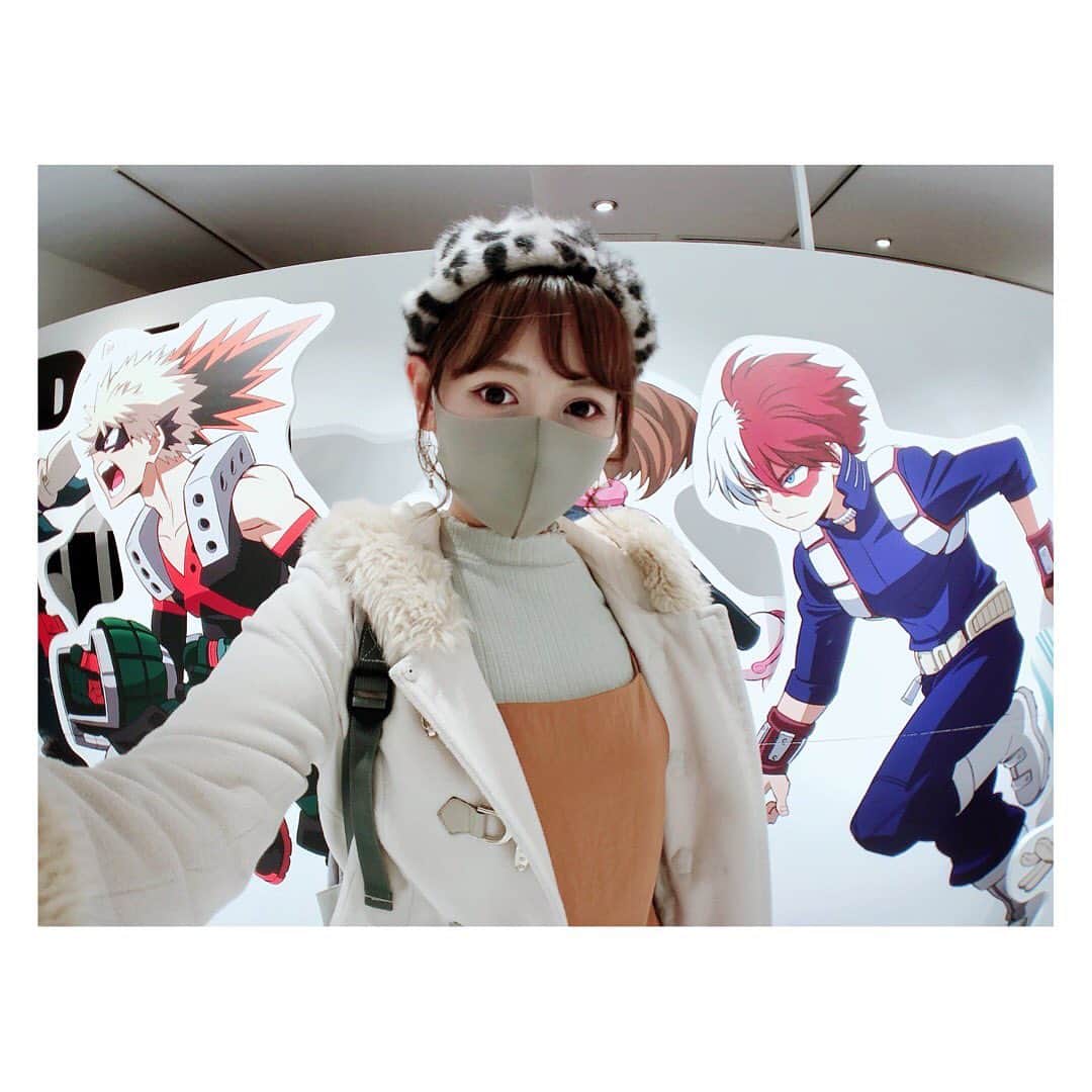 小河結香のインスタグラム：「ヒロアカのポップアップストア🌟 PLUS ULTRA SQUARE行ってきた🥰 イケメンに挟まれるこの位置最高💕 お茶子ちゃんごめんね🙏 ホークスのパネルがあるの熱かった🪶 ヒロアカのグッズほとんど持ってないから 適当に買って来たけど まだ推しが定まってないんだよね😅 轟さん沢山来てくれたからド定番だけど 推したい衝動に駆られている💕 今回限定の缶バッジは行くの遅くて完売してた✋ スタンプラリーは時間なくて諦めた💧 映画が楽しみだな🥰 #ヒロアカ #ヒロアカポップアップストア #プルスウルトラスクエア #名古屋パルコ #ヲタ活 #推し事 #アニヲタ #ゆんのヲタ活記録」