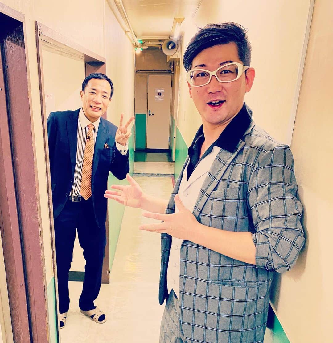 サイクロンZさんのインスタグラム写真 - (サイクロンZInstagram)「明日、BS朝日のお笑い演芸館に歌はめダンスで出演します^_^お時間ある方は見てくださいくろん。同じ事務所のタイムマシーンも出ますz #お笑い演芸館 #お笑い演芸館収録 #ナイツ #タイムマシーン3号 #サイクロン Z」1月27日 10時20分 - cyclonezzzz