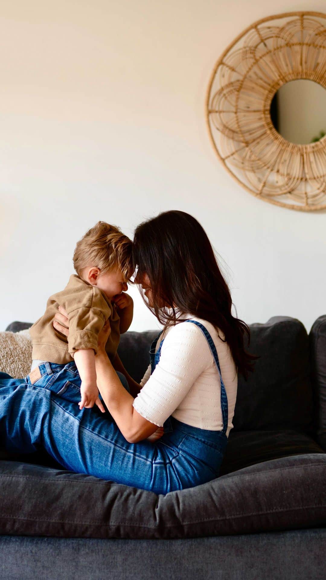 カミーユ・グアティのインスタグラム：「Sometimes you just need to speak with another #donormom. Find out about her path to #donorconception and why she chose #donorivf. Find out about our past fears and how we see the #future for our #kids.   If you’re at the start of this #journey. We encourage you to find the online community of people who have walked before you. It’s so important to know you’re not alone and seek advice from those who have been there.  If you’re ready to find a donor @tulipfertility is the largest online database with over 20,000 donors in one place. You have guidance from top professionals in the business and a trusted network of clinics to work with. If you are interested DM me and I can connect you.   #deivf #deivfmama #deivfjourney  #donoreggs #donorschoose #donoreggivf #fertility #infertility #motherhood #motherhoodunplugged  📷 @thesocialabbott」