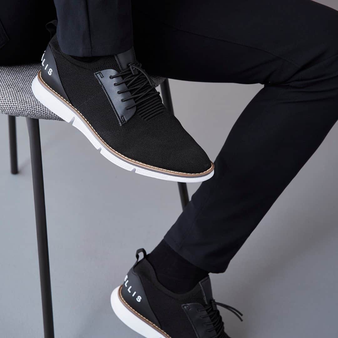 ペリーエリスのインスタグラム：「Easy wear everyday shoes, designed for the man on the go. #LifeReadySince1976」