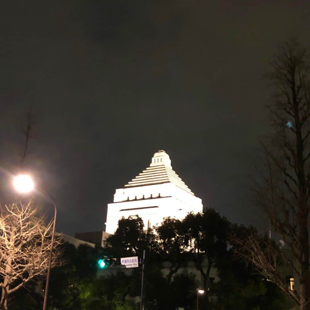 大西宏幸さんのインスタグラム写真 - (大西宏幸Instagram)「19時10分から始まった本会議で令和二年度第三次補正予算ほか地方交付税法、情報通信研究機構法、令和元年度決算剰余金特例法、科学技術振興機構法が可決されました。  補正予算に計上された追加の経済対策の総額は１９兆１７６１億円で、新型コロナ対策として、病床確保に向けた「緊急包括支援交付金」などが含まれ参議院へと送付されます。  これからは令和3年度本予算案の審議に入ります。必要な支援が必要なところに届くよう早期可決に向け取り組んでまいります。  #大西宏幸 #防衛大臣政務官 #衆議院議員 #大阪1区 #第三次補正予算 #本会議  At the plenary session that started at 19:10, the Local Allocation Tax Act, the National Institute of Information and Communications Technology Act, the Reiwa First Year Settlement Surplus Special Act, and the Science and Technology Promotion Organization Act were passed, including the Third Supplementary Budget for the Second Year of Reiwa.   The total amount of additional economic measures included in the supplementary budget is 19,176.1 billion yen, and as a new corona measure, an "emergency comprehensive support grant" for securing beds will be sent to the House of Councilors.   From now on, we will start deliberations on this budget for the 3rd year of Reiwa.  We will work toward an early approval so that the necessary support will reach the place where it is needed.   #Hiroyuki Ohnishi  # Parliamentary Vice-Minister for Defense  #Member of the House of Representatives  #Osaka 1st district  #Third supplementary budget  #Plenary session」1月27日 10時32分 - hiroyukionishi