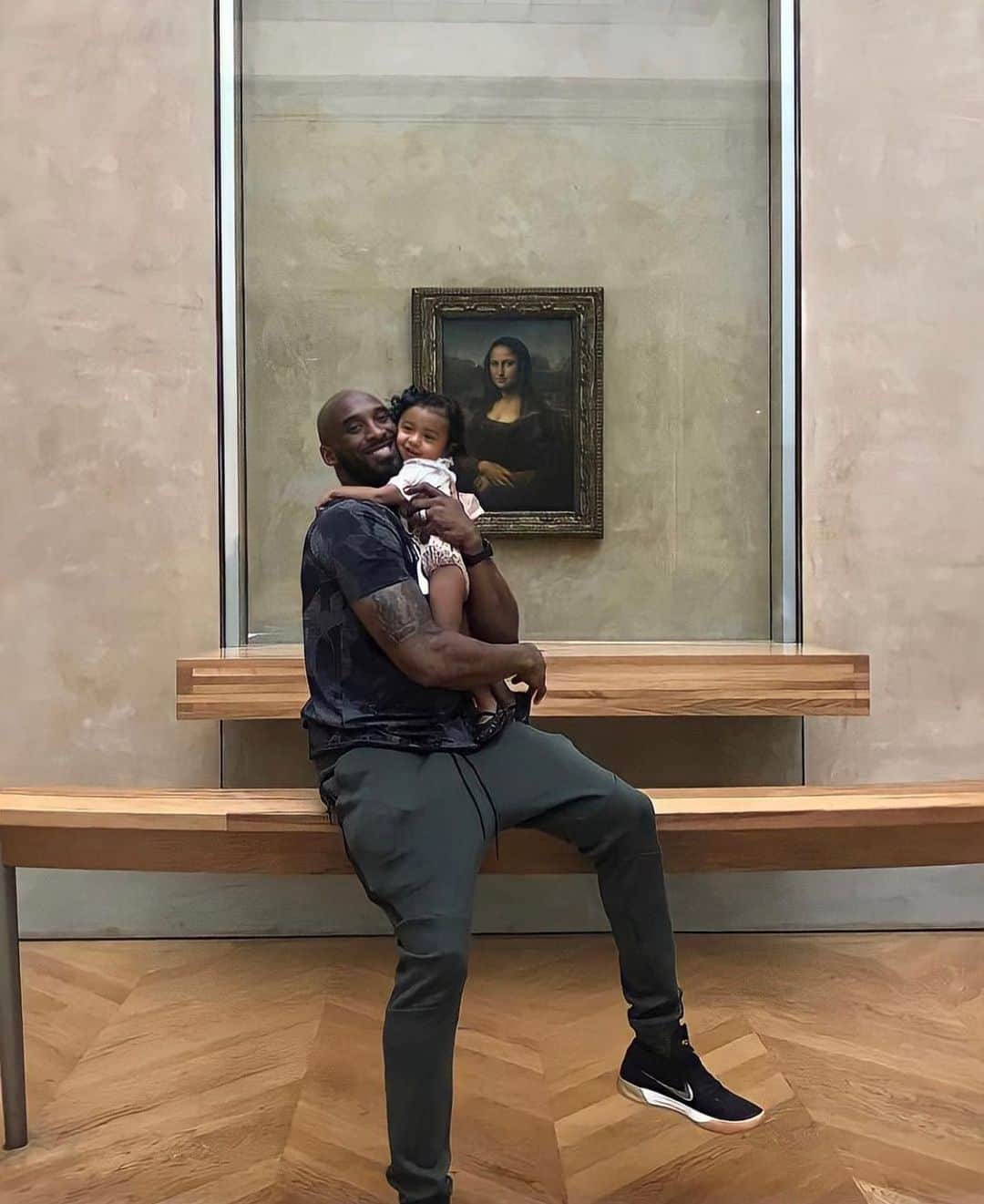 Men's Fashion Postのインスタグラム：「One year without this GOAT #kobe」