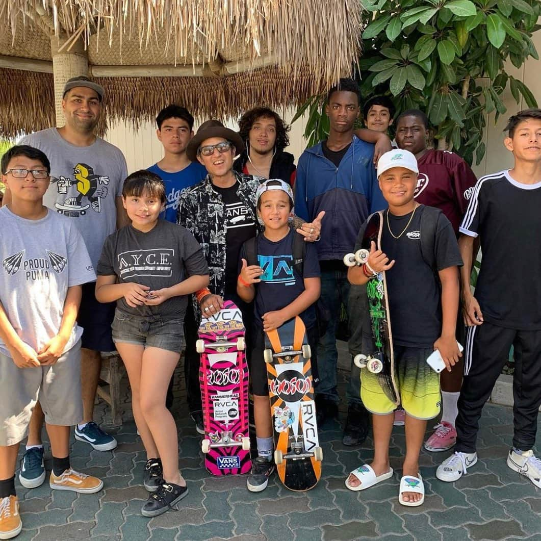 Vans Skateさんのインスタグラム写真 - (Vans SkateInstagram)「Catch some second hand stoke from "This is STOKED,” a short film by @HugeInc following the stories of a few @StokedOrg students. Check the trailer and get your free tickets to the online screening this Thursday, 7pm EST & 7pm PST via the links in our story. Hope you can make it!」1月27日 10時48分 - vansskate