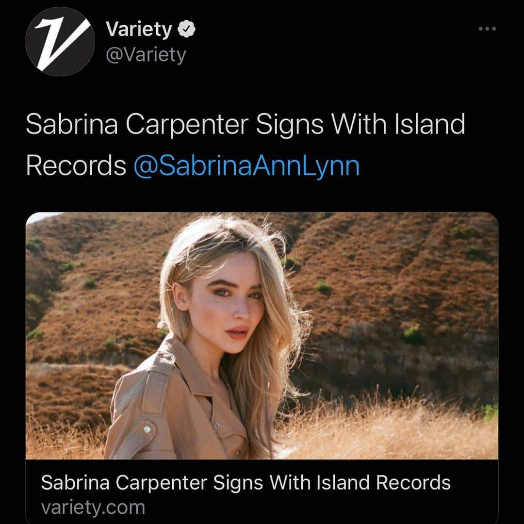 サブリナ・カーペンターのインスタグラム：「very grateful @islandrecords  so much to come !!!」