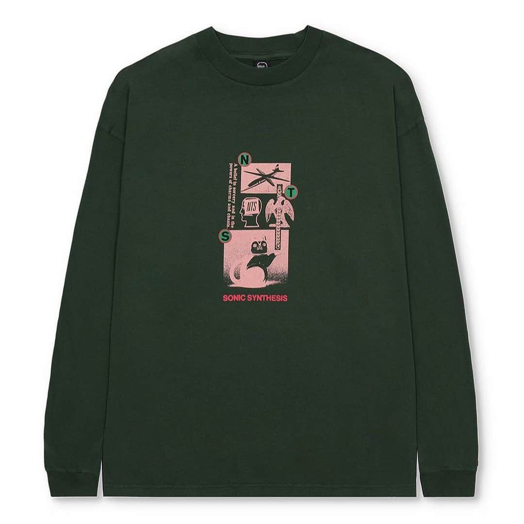 HYPEBEASTさんのインスタグラム写真 - (HYPEBEASTInstagram)「@hypebeaststyle: @wearebraindead and @nts_radio have teamed up for a special capsule of goods to accompany their “Now That's What I Call Brain Dead” radio show. The collaborative collection includes wearables arriving in the form of hoodies, T-shirts, and sweatpants, all featuring Brain Dead's signature psychedelic graphics. Select pieces and accessories such as a water canteen, are also graced with a remix of Brain Dead's head logo. The collection is set to drop on January 26 at 10am PST via Brain Dead's and NTS Radio's webstores, and at Brain Dead Studios Fairfax.⁠⠀ Photo: Brain Dead」1月27日 1時55分 - hypebeast