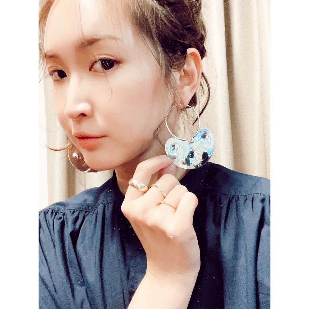 Taki Tanakaさんのインスタグラム写真 - (Taki TanakaInstagram)「さえちゃんをリポスト。 #パトゥ のおおきなピアス、とっても 似合ってる♡  #可愛いパトゥ #可愛いさえちゃん  @iza_official  SHOPIZA.com  #patou #thankyou  #Saeko #紗栄子 @guillaumemarcdamienhenry   #repost @saekoofficial ・・・ 🌹 earring @patou  ring @_myapparel_  one piece @_myapparel_ (sample)  #izastagram」1月27日 1時57分 - tanakataki