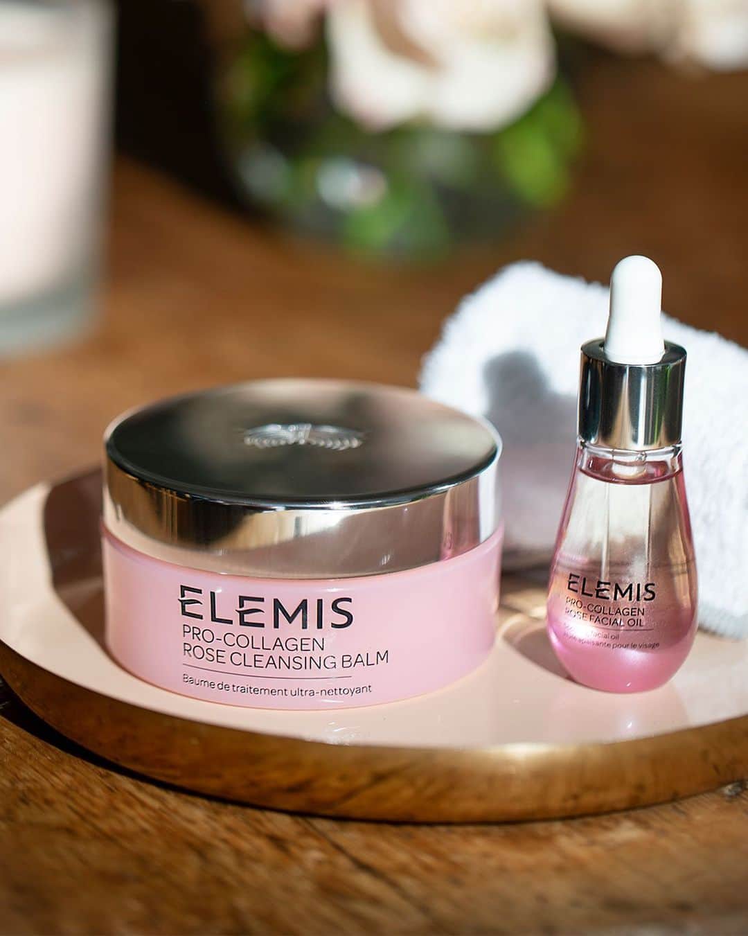 のインスタグラム：「Will you accept this pro-collagen rose set? 🌹 • Tap the link in our bio to shop Valentine’s Day gifts that bring us closer.」