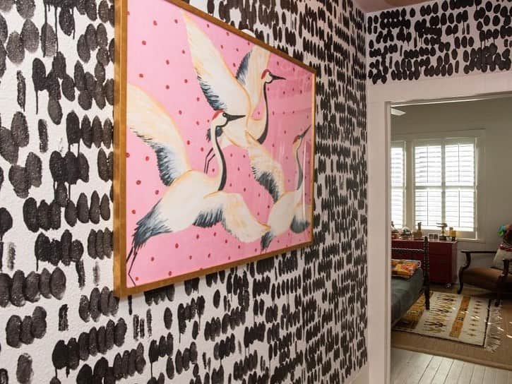HGTVさんのインスタグラム写真 - (HGTVInstagram)「The '80s are back, baby! 🤙 💄 ✨ The wild, whimsical and sometimes just plain weird decade is sashaying back into the spotlight. 🤩 ⁠⁠ ⁠⁠ We found 20 ways you can add 1980s style to your decor, and you can shop them all when you visit the link in our profile (and click on the curvy couch photo). 🔝 😍 What '80s design trend comeback are you excited to see? 💐⁠⁠ ⁠⁠ 📸 @tomasespinozaphotography @thisisnickdotcom @marycostaphoto @catherinetrumanphoto @leejofa @decoraid + Kyle Carpenter⁠⁠ ⁠⁠ #80sdesign #interiordesign #throwbackdesign #retrodesign #everythingoldisnewagain #shopping」1月27日 2時03分 - hgtv