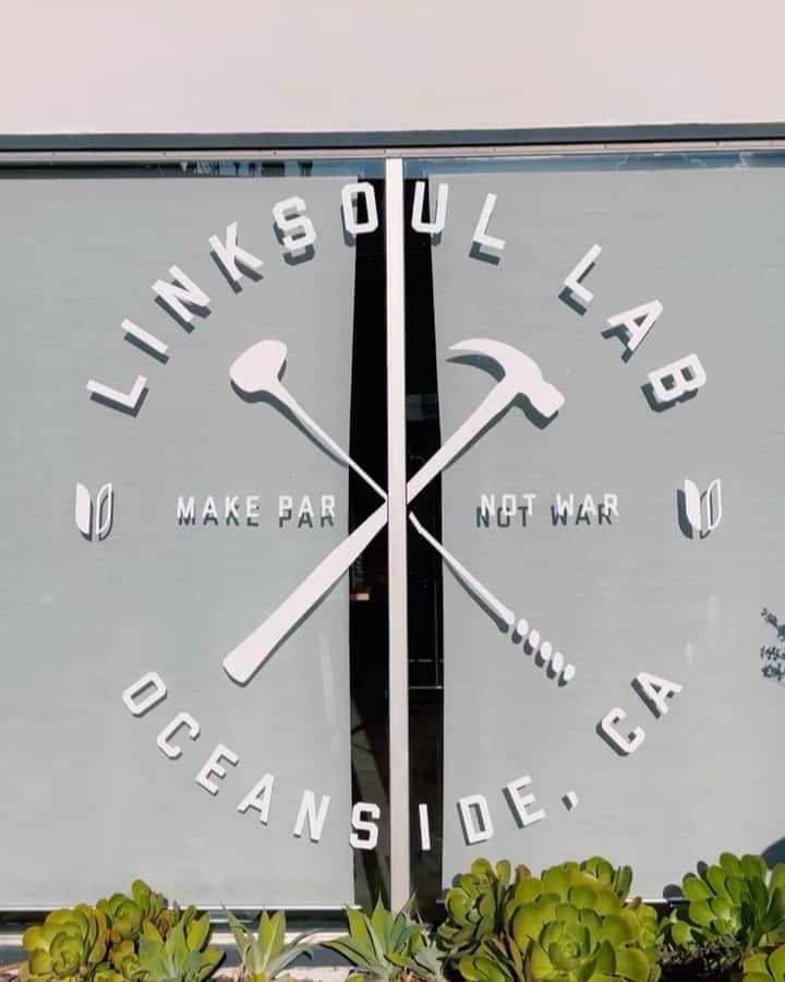 バッバ・ワトソンのインスタグラム：「Have you guys seen the new window model at the @linksoul Lab? ...I won’t quit my day job 😂 #linksouldier #linksoul #2021」