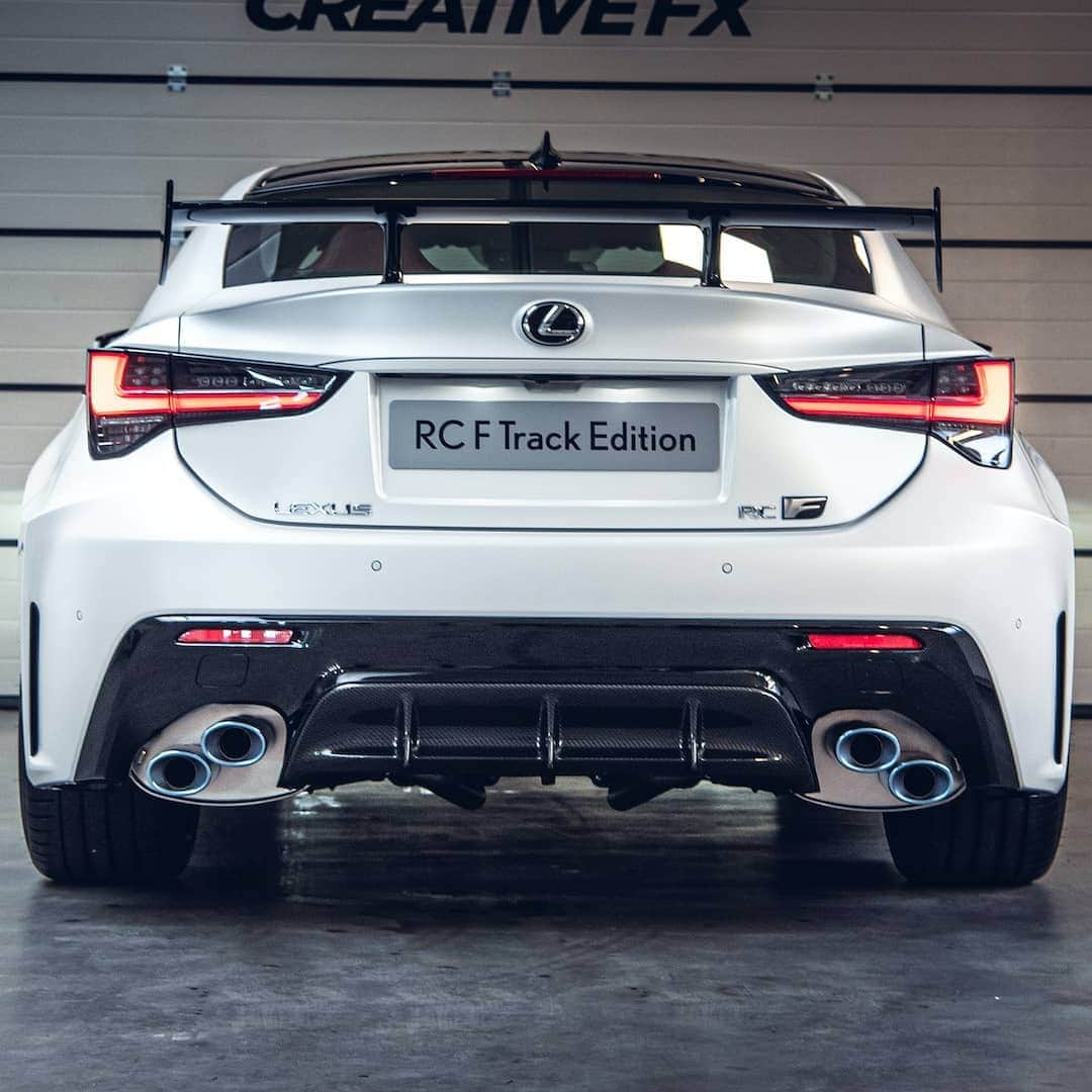 Lexus UKさんのインスタグラム写真 - (Lexus UKInstagram)「There will only ever be one #LexusRCF Track Edition in Hakuji white in the UK market – and this is it.   To find out what makes 'Hakuji' unique, head over to the link in our bio.  Photo credit: @Jayson.Fong  #Design #CarDesign #LexusPerformance #Automotive #Lexus #LexusF #CarsofInstagram #Performance」1月27日 2時07分 - lexusuk