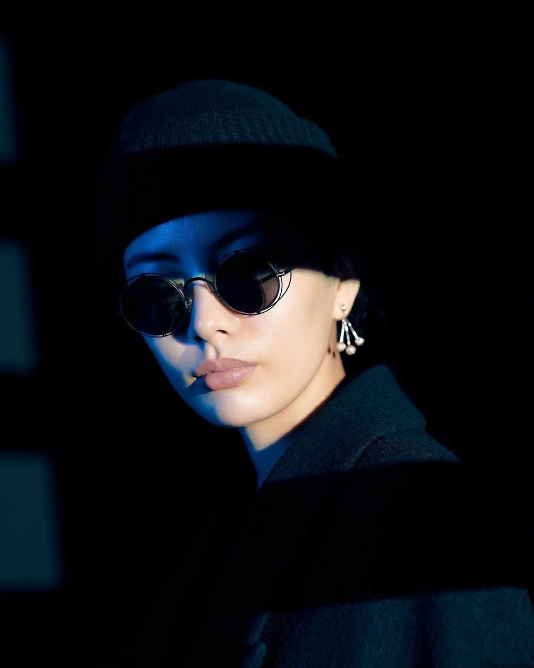 MYKITAさんのインスタグラム写真 - (MYKITAInstagram)「Feeling film noir with sunglasses MMCRAFT001.  Photography by @cristiancandamill ___ #mykita #mykitamargiela #maisonmargiela #sunglasses」1月27日 2時15分 - mykitaofficial