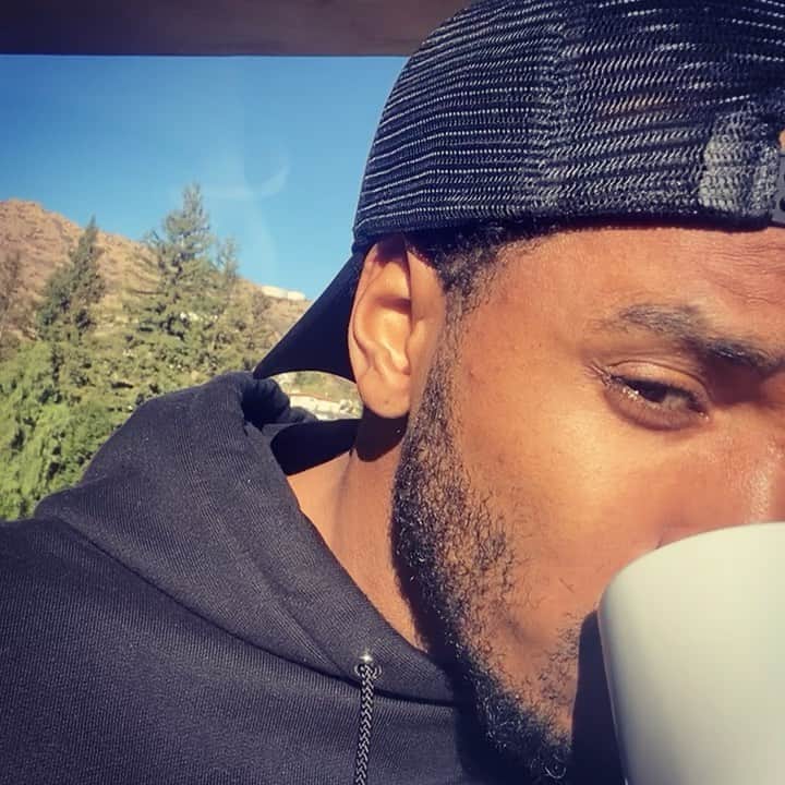 トレイ・ソングスのインスタグラム：「GMYHMF!!! ☀️ 🌞 Don’t let em take ya joy! Cause it’s yours. 🤞🏾✊🏾💪🏾」