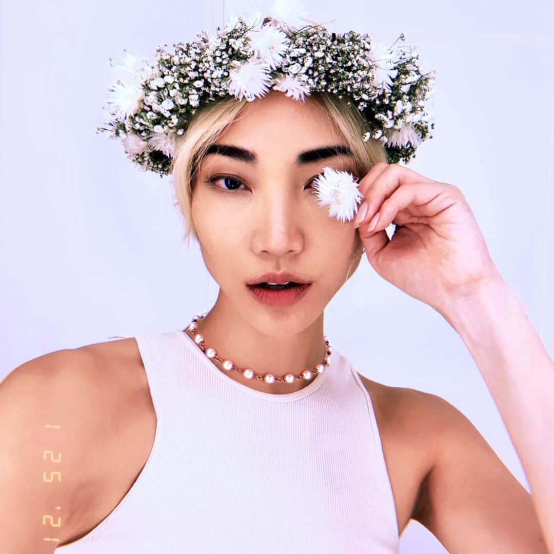 パク ・スジュのインスタグラム：「🤍🤍🤍 @chanelofficial Haute Couture SS2021」