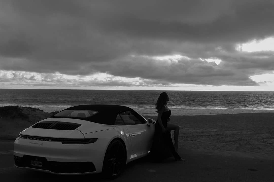 Mara Teigenのインスタグラム：「What a world 🖤 @platinum_carrental」