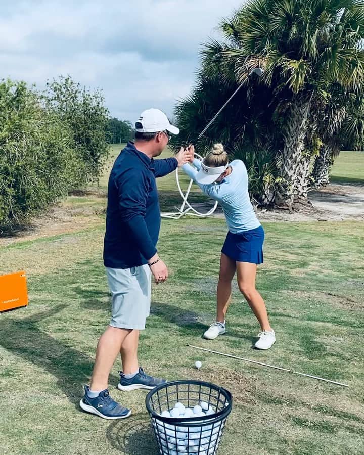 Pernilla Lindbergのインスタグラム：「My second off season begins with 3 days of technique work with @patrikgolf. Trying to be more aggressive with my upper body through impact. No hanging back please!👍🏼」