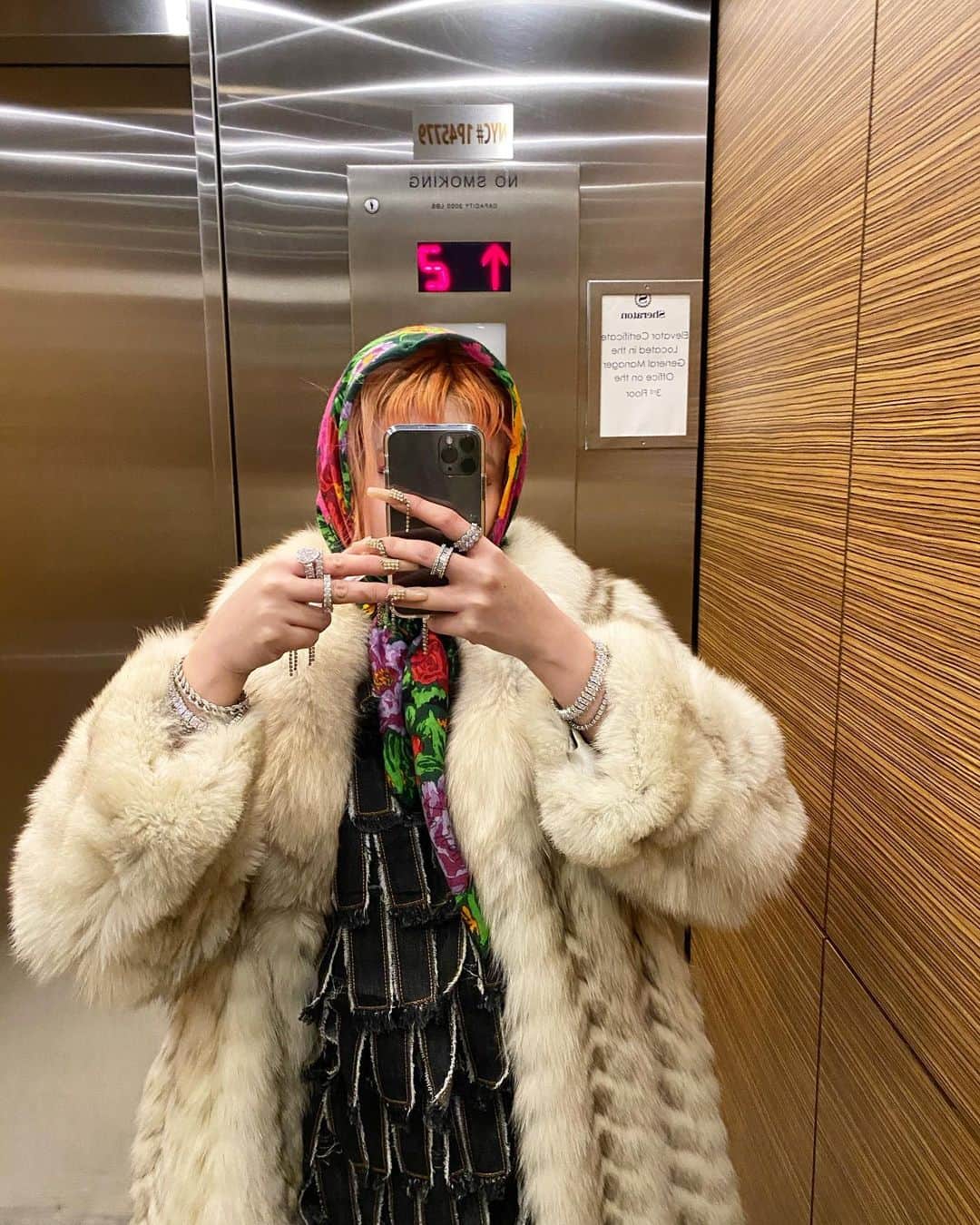 moanaさんのインスタグラム写真 - (moanaInstagram)「Yes I'm a pimp. Can you hear that?move bitch get out away get out away🎶」1月27日 2時24分 - moannu