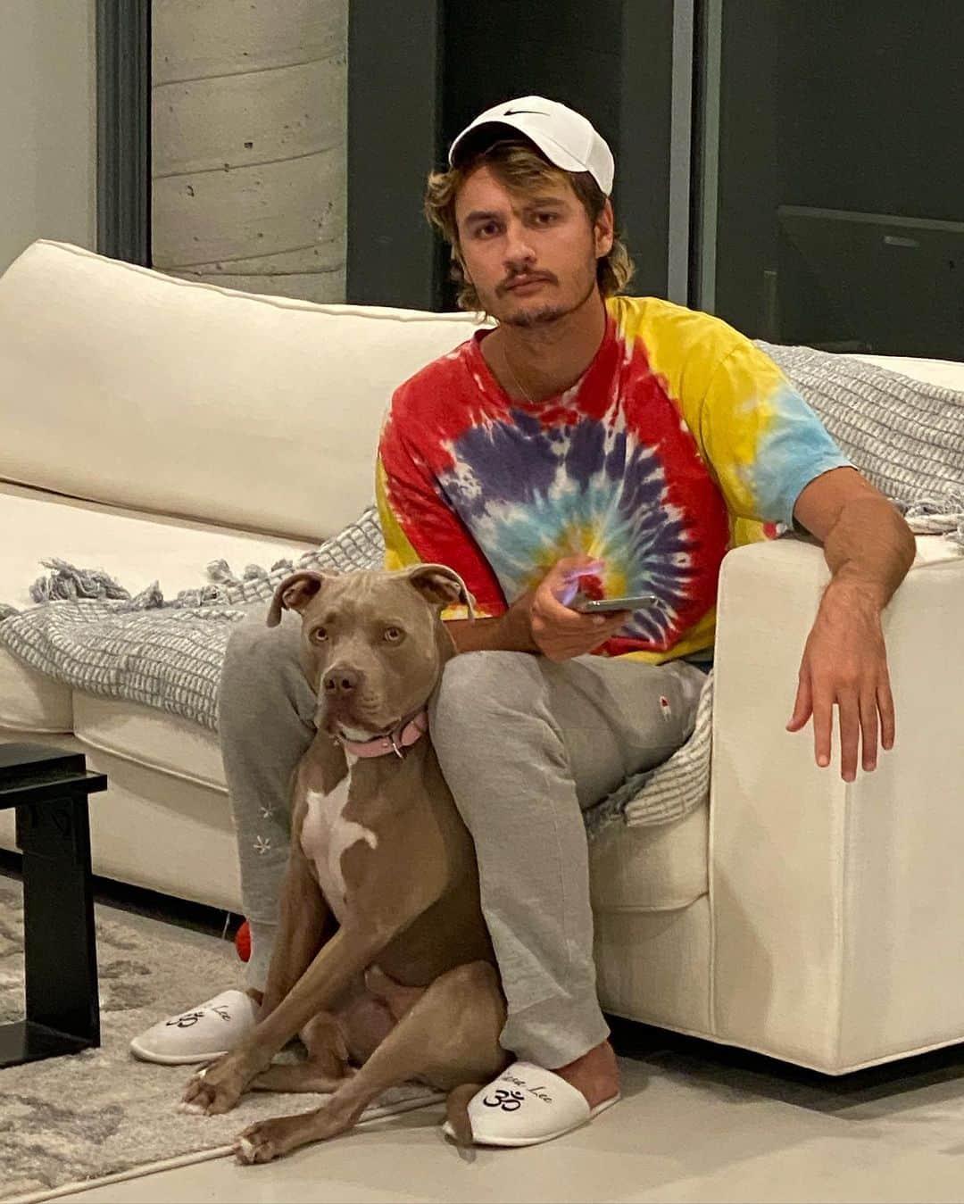 ブランドン・トーマス・リーのインスタグラム：「Do I look like a F**king Lawyer?」