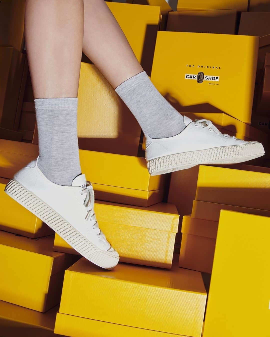カーシューのインスタグラム：「Bring some playfulness into your look: the iconic #CarShoeSupernova sneakers take the spotlight celebrating a chic statement of freedom. Shop the collection online.」