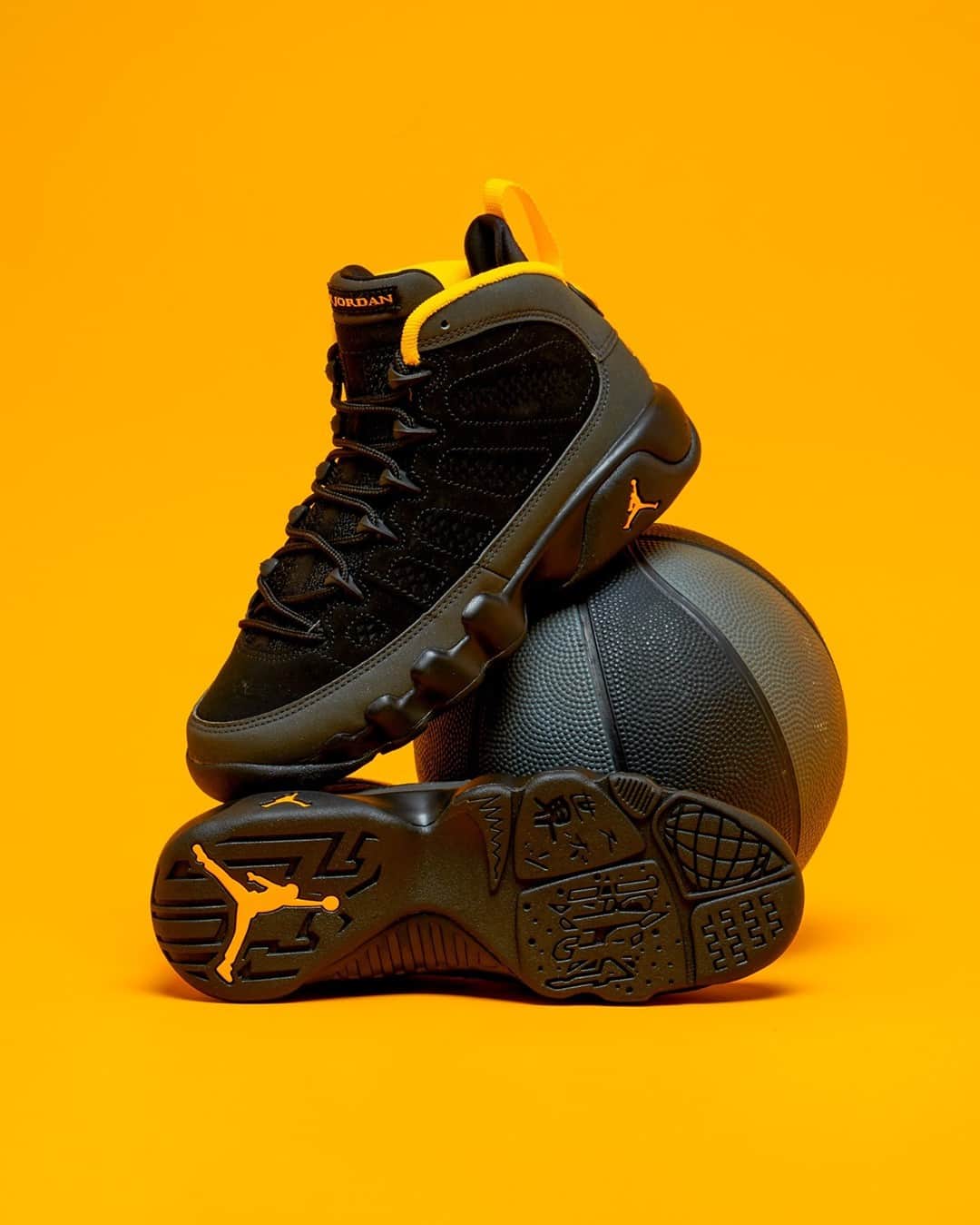 Foot Lockerのインスタグラム：「Go for Gold! The #jordan Retro 9 'University Gold' drops 1/30 in-store and online.」