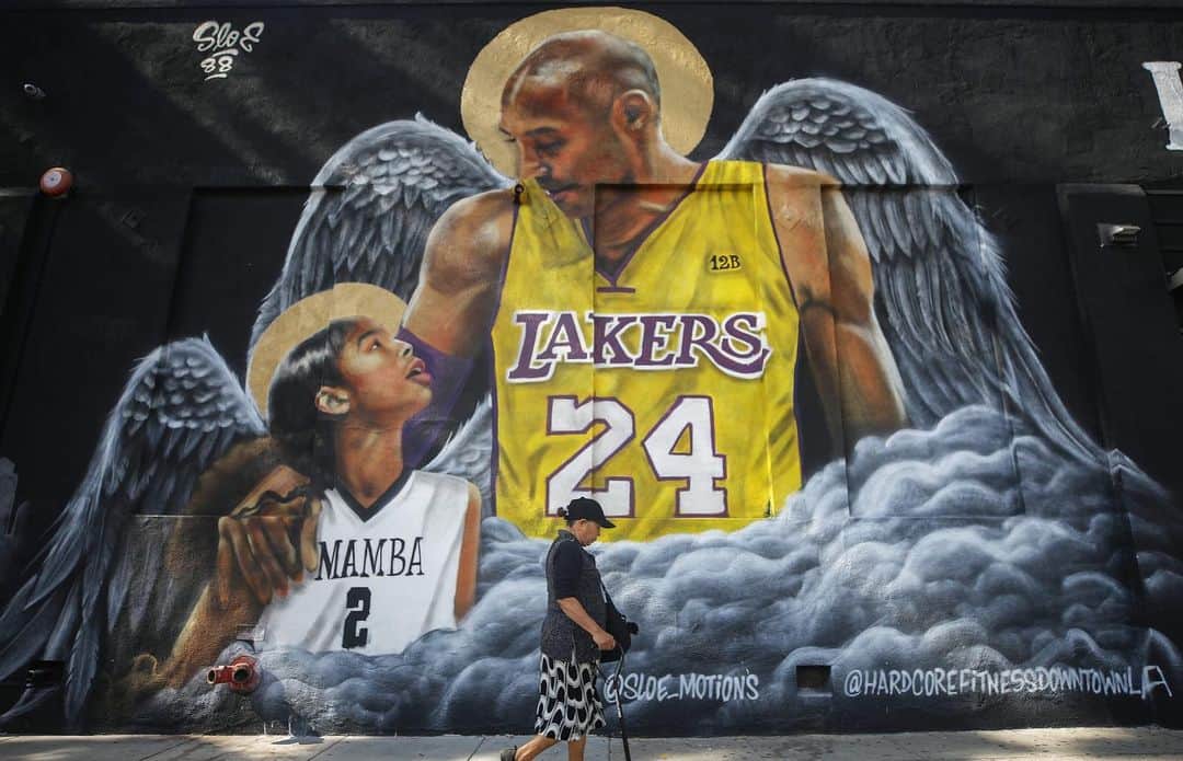 リセット・サラスのインスタグラム：「💜💛🏀🤍🖤」