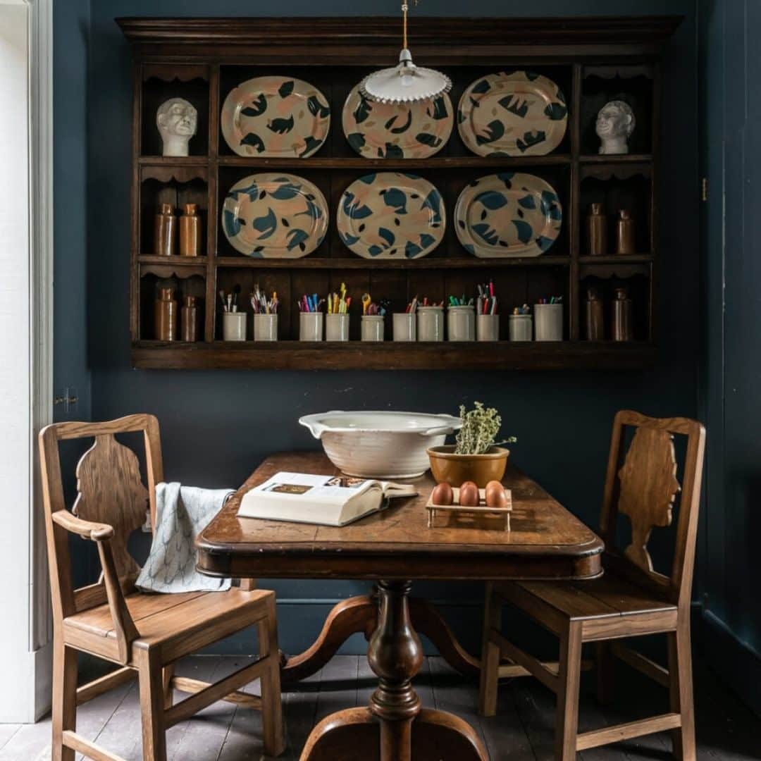 The Modern Houseさんのインスタグラム写真 - (The Modern HouseInstagram)「“I really enjoy those dark, rich, moody Victorian interiors.” @berdoulat_interior_design owners Patrick and Neri Williams walked @inigo.house through their wonderfully unusual home, which occupies a mixed-period former retail building. Still a work in progress, the house features masterful joinery and an atmospheric Victorian colour palette. Head to Inigo’s Almanac to read the full feature.」1月27日 2時39分 - themodernhouse