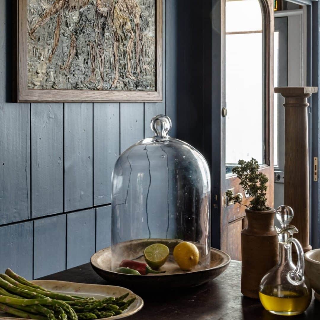 The Modern Houseさんのインスタグラム写真 - (The Modern HouseInstagram)「“I really enjoy those dark, rich, moody Victorian interiors.” @berdoulat_interior_design owners Patrick and Neri Williams walked @inigo.house through their wonderfully unusual home, which occupies a mixed-period former retail building. Still a work in progress, the house features masterful joinery and an atmospheric Victorian colour palette. Head to Inigo’s Almanac to read the full feature.」1月27日 2時39分 - themodernhouse