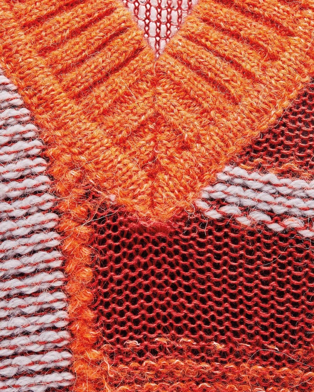マックキュー アレキサンダー・マックイーンさんのインスタグラム写真 - (マックキュー アレキサンダー・マックイーンInstagram)「The Check Knit Vest from FOAM is knitted from linen-blend with touches of cosy wool and alpaca in a bold patchwork effect check.  Available now in 100 selected stores worldwide and on GOAT.COM」1月27日 2時39分 - mcq