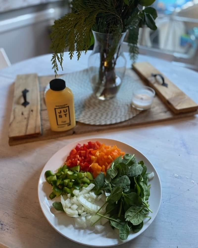 アリッサ・ナアーさんのインスタグラム写真 - (アリッサ・ナアーInstagram)「Spinach, Peppers, Onions, & #JUSTEgg omelet to start my day! 😋#ad」1月27日 2時48分 - alyssanaeher