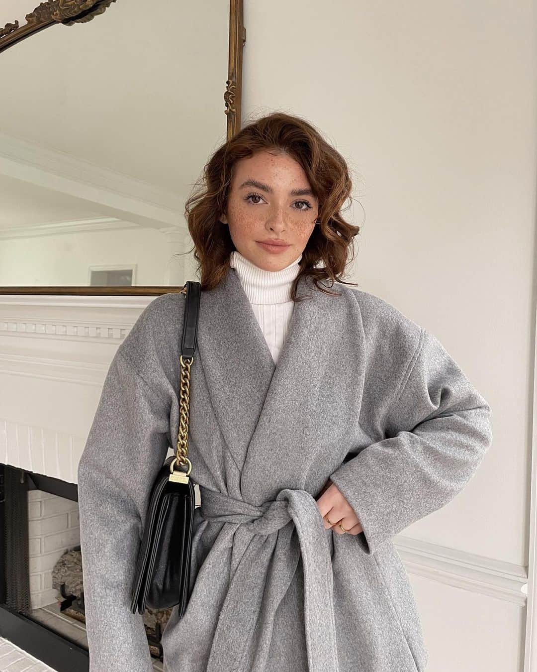 Kelsey Simoneのインスタグラム：「Staying warm! I always get tempted to rush into the next season coming... so I’m trying to soak up and enjoy the rest of winter while it’s still here! It’s so easy to focus on one thing and forget to enjoy what you have.. trying to apply that to all details in my life, even the weather 🌨 #revolveme」