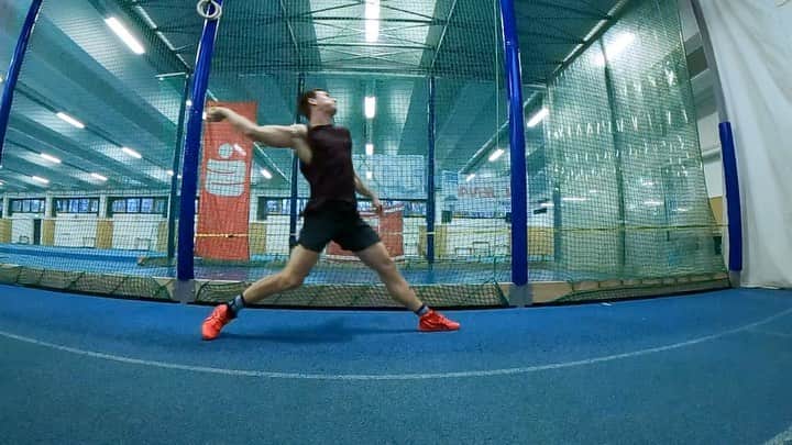 トーマス・レーラーのインスタグラム：「Some parts of a good throwing session today 🚀✌🏼 First exercise is quite essential in our build up schedule towards single handed throws. Go and give it a try! #slomo #gopro9 #trackandfield #javelin #javelinthrow #javelinworkout #throw #ballthrow #einwurf」