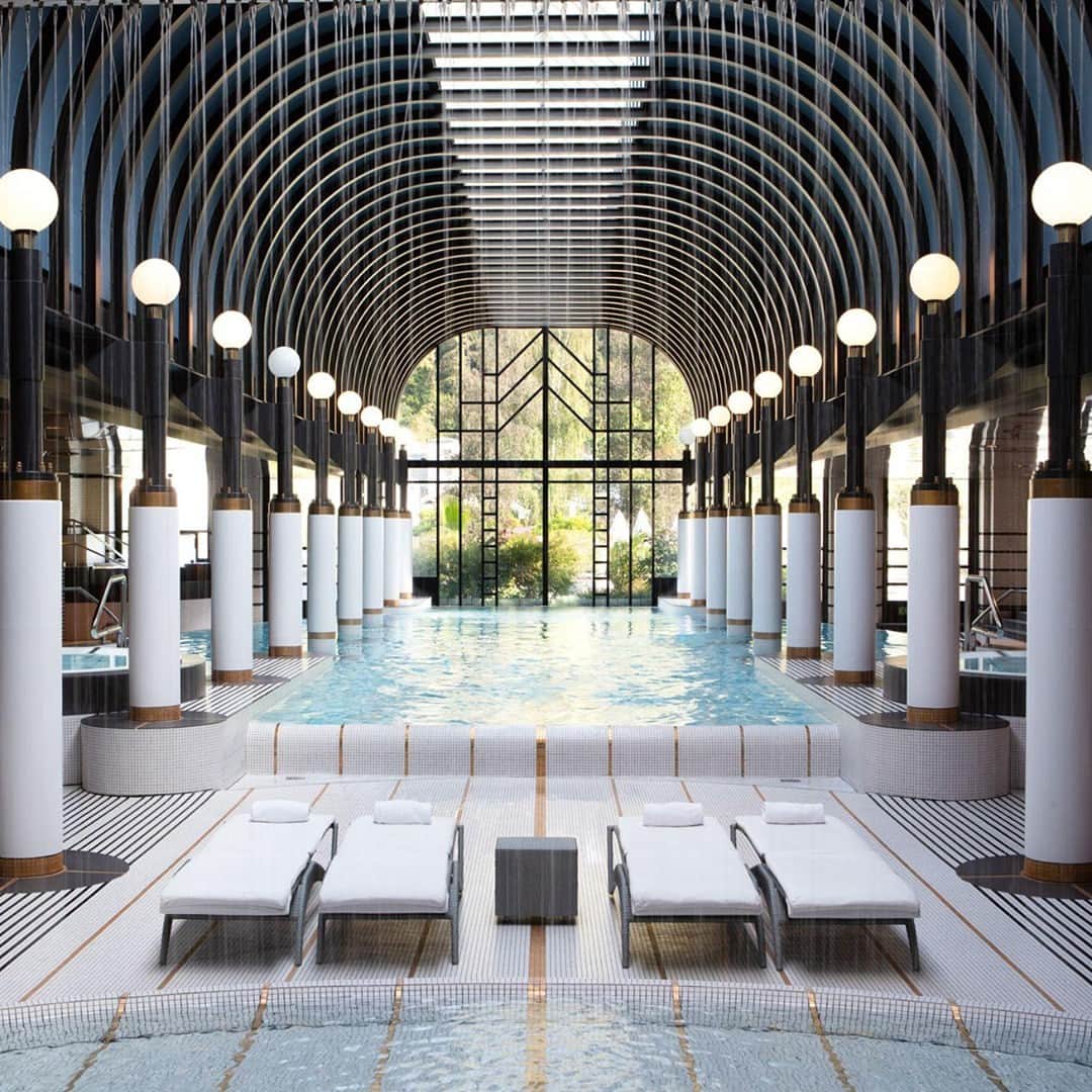モルトンブラウンのインスタグラム：「Home to one of the most beautiful spas in Switzerland, a stay at @victoriajungfrau will truly restore the senses when travel resumes. Choose between activity and serenity and enjoy modern-day comfort in natural surroundings, unparalleled in beauty. Enjoy exquisite culinary delights at the La Terrasse restaurant, awarded 16 GaultMillau points, before retreating to your suite, appointed with our hotel-exclusive amenities. #DreamNowVisitLater」