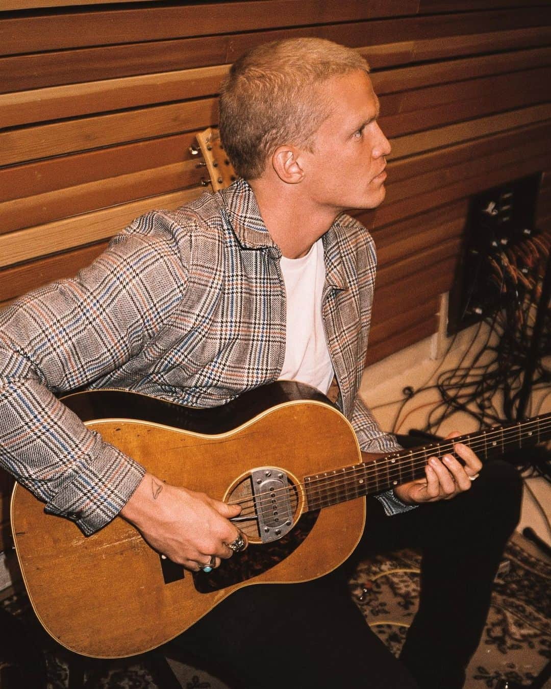コーディー・シンプソンのインスタグラム：「Can’t believe it’s been over 5 years since my last full-length solo album ‘Free’. The next one is surely a special step forward along the path.」
