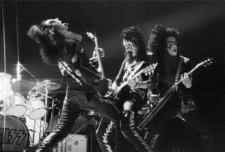 KISSさんのインスタグラム写真 - (KISSInstagram)「#KISSTORY - January 26, 1974 - #KISS at The Academy of Music in New York City.」1月27日 3時46分 - kissonline