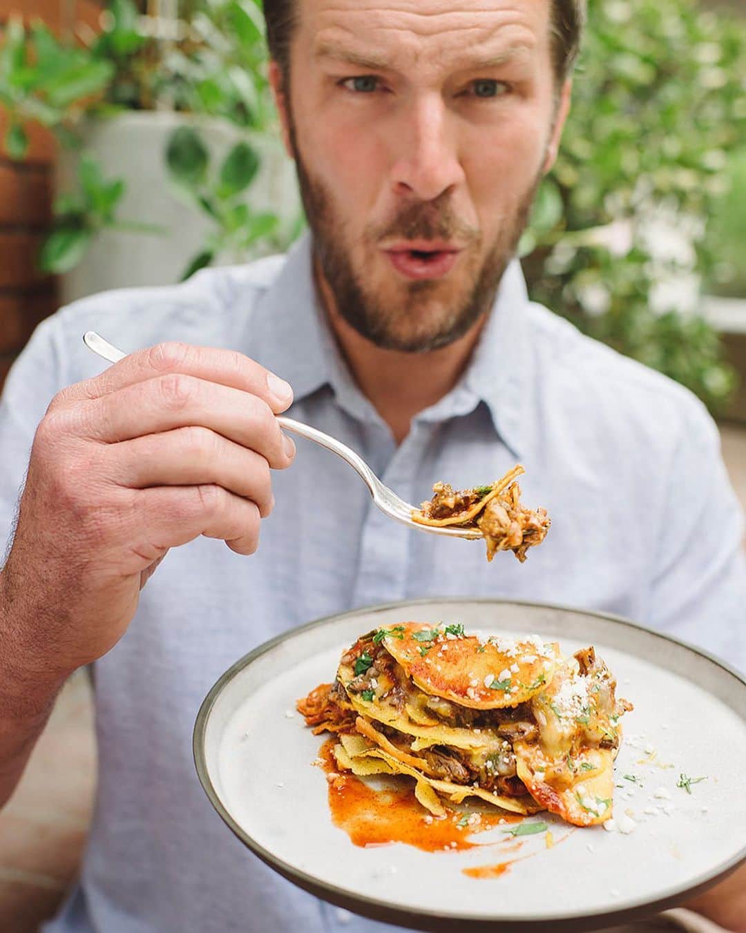 ティファニー・ティーセンのインスタグラム：「@bradysmithhere loves Tuesdays in our house because it means either tacos or enchiladas for dinner! #tacotuesday #enchilladas #happy #husband」