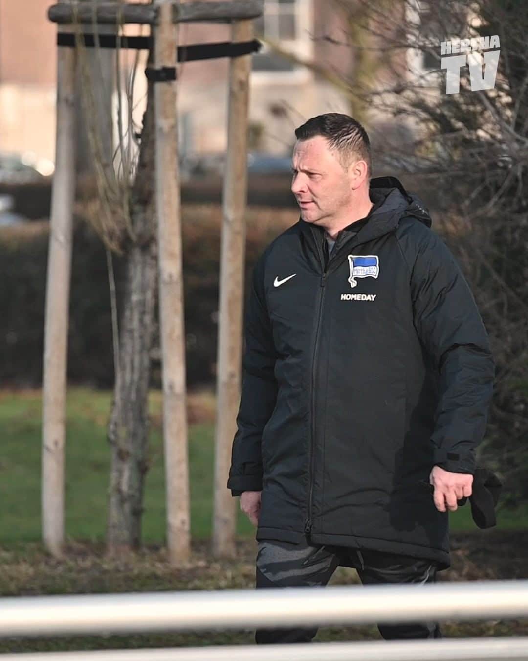 ヘルタ・ベルリンのインスタグラム：「Pál, Pál, Pál! 😍 Wie gerne hätten wir euch mal wieder bei einem Training dabei. 😱 Damit ihr trotzdem wisst, wie der erste Tag mit dem Coach lief, haben wir ein kleines Video für euch!  . . #dárdai #HaHoHe #herthabsc」