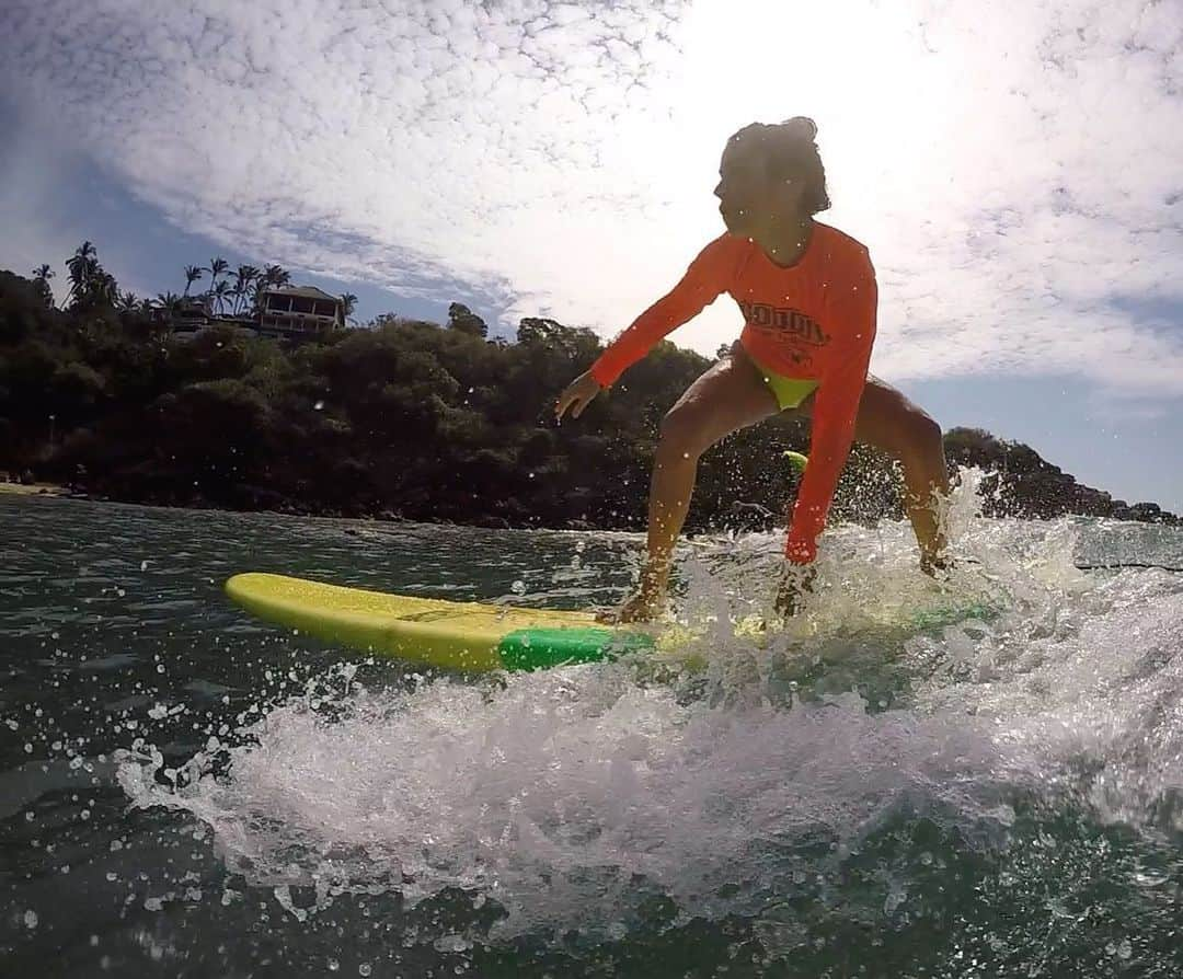 ロレンザ・イゾさんのインスタグラム写真 - (ロレンザ・イゾInstagram)「Tech avail for the Blue Crush re make / hay veces que surfeo olas pequeñas 🌊」1月27日 3時44分 - lorenzaizzo