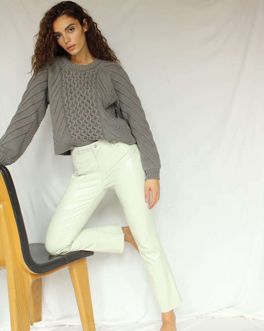 Jブランドのインスタグラム：「Relaxed but refined in the Franky High-Rise Cropped Boot Cut now in white patent leather」