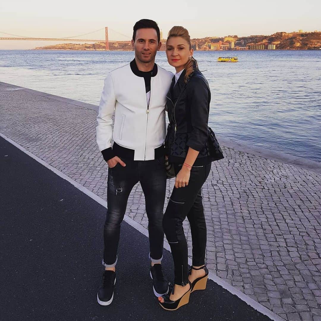 のインスタグラム：「Life with you is so much better! Proud to have you by my side for 12 beautiful years @dodean_daniela 🇵🇹🇹🇩👫💑💞🥰😘 #soulmate#forever#goldencouple」