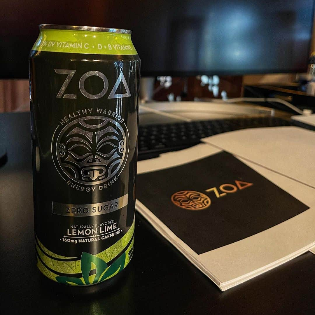 ドウェイン・ジョンソンさんのインスタグラム写真 - (ドウェイン・ジョンソンInstagram)「In my office, 6am-ish;) and fueling my morning with @zoaenergy 🍃💥   Our days are long and busy, so I always anchor my mornings with healthy, positive ENERGY and I want you to do the same.   Championing the everyday warrior in all of us,   #ZOA #ZeroSugar  AVAILABLE MARCH 1st.」1月27日 3時53分 - therock