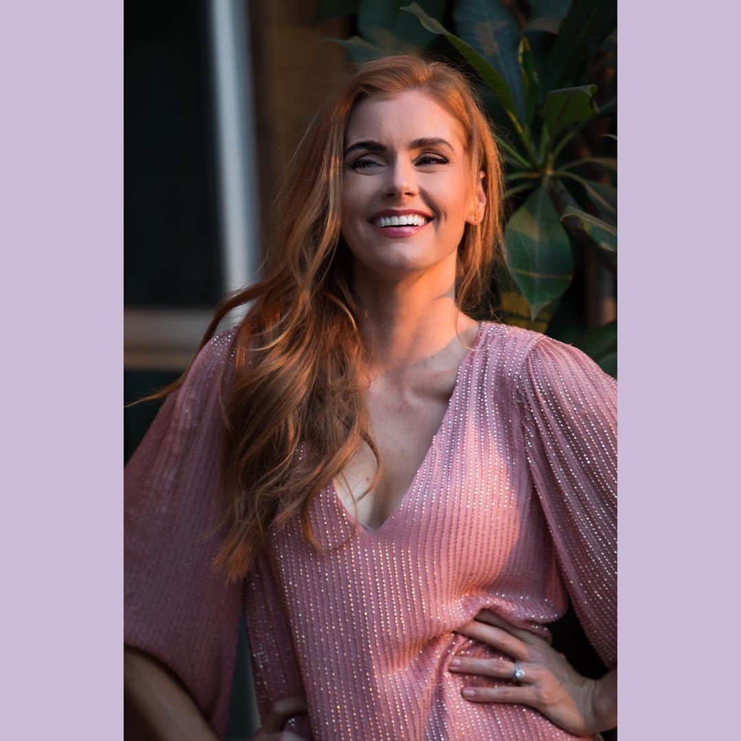 ブリアンナ・ブラウンのインスタグラム：「Grateful. 💜🙏🏽👊🏽 . . .  📸 @raganphoto 💄/ 👩🏻‍🦰 @lambpants」