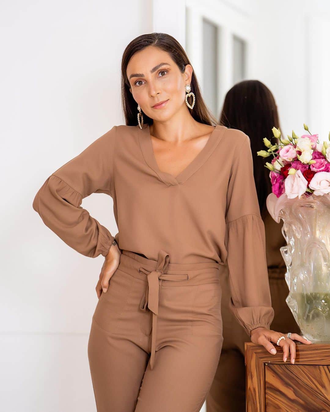 Lalá Noletoさんのインスタグラム写真 - (Lalá NoletoInstagram)「Look soooo chic @pusco 🧡Amo quando consigo o match perfeito com conforto e moda! Por isso sou apaixonada pelo estilo da marca! Looks sempre sofisticados, atemporais e com MUITO conforto! Melhor ainda sabendo que o verão está em SALE ❤️ Tem promoção nas lojas físicas e também no site」1月27日 4時00分 - lalanoleto