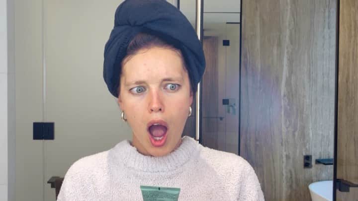 エミリー・DiDonatoのインスタグラム：「I tried @kourtneykardash ‘s on @harpersbazaarus YT channel 8 step skincare routine and this is what happened ... 😂 LINK IN BIO to watch the full YouTube video. I had so much fun trying her routine!! 🧖🏻‍♀️ Who’s routine should I try next?」