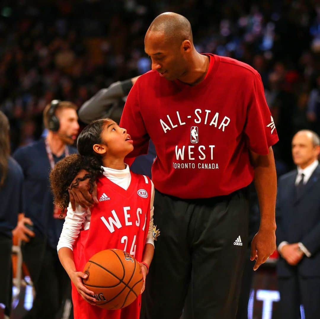 マルコ・ゴンザレスのインスタグラム：「A year later and still can’t wrap my head around what happened. RIP Kobe & Gigi, as well as others who were taken with you. Prayers to your families and loved ones today. Mamba forever.」