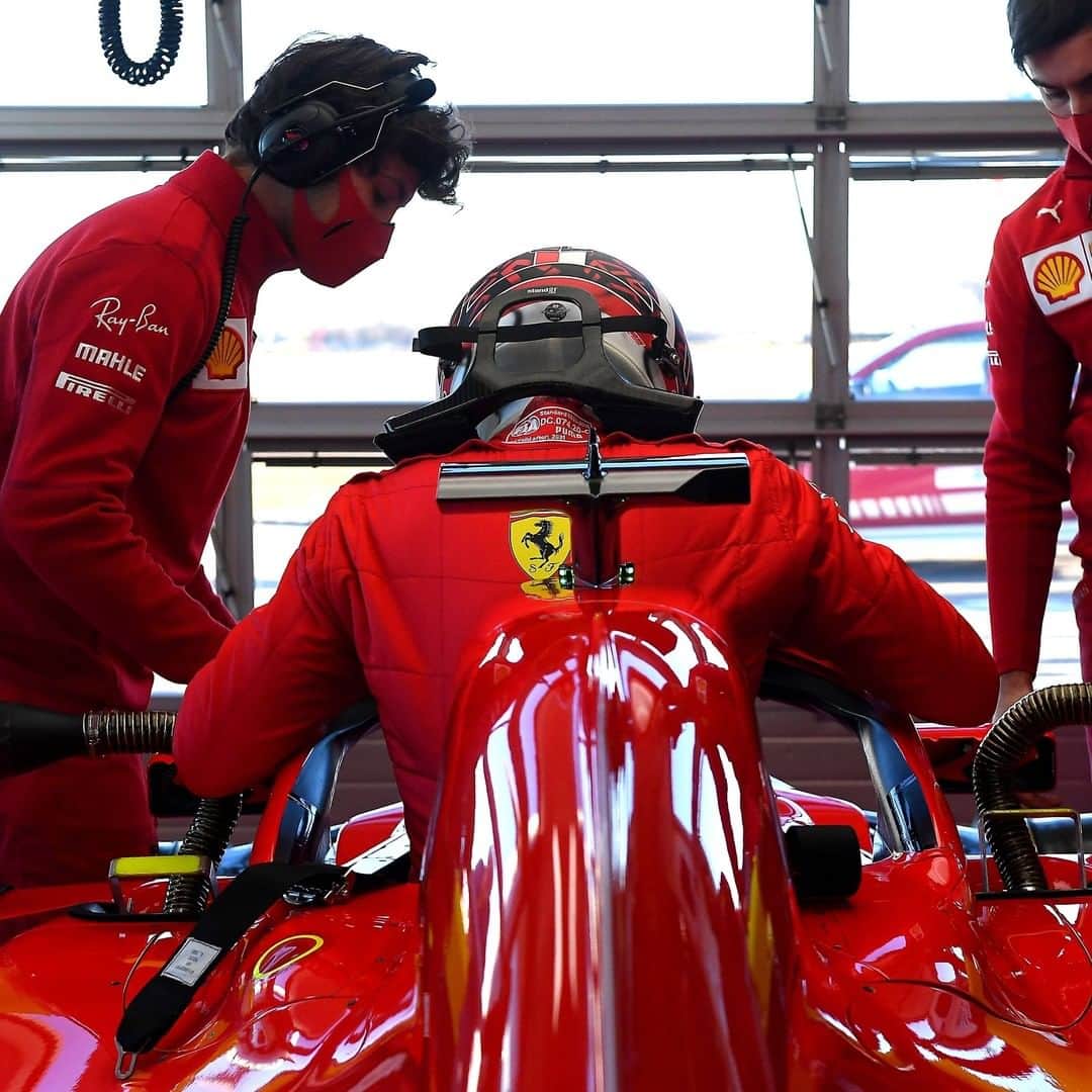 F1さんのインスタグラム写真 - (F1Instagram)「@charles_leclerc back in the saddle 🐎  #F1 #Formula1 #CharlesLeclerc #Fiorano @scuderiaferrari」1月27日 4時29分 - f1