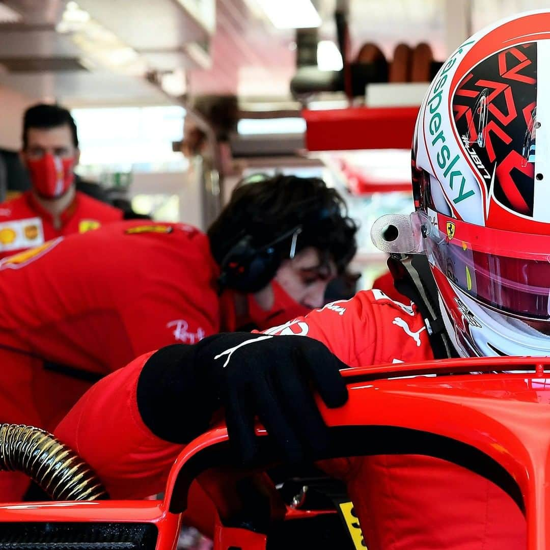 F1さんのインスタグラム写真 - (F1Instagram)「@charles_leclerc back in the saddle 🐎  #F1 #Formula1 #CharlesLeclerc #Fiorano @scuderiaferrari」1月27日 4時29分 - f1