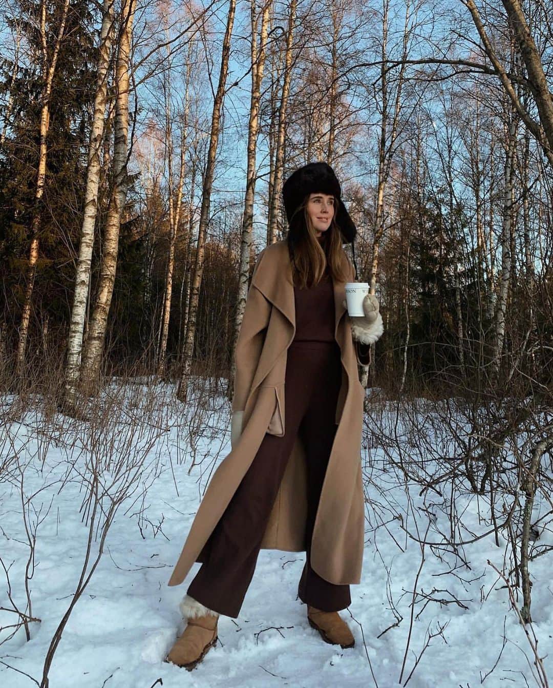 バイティモのインスタグラム：「Soft and comfy chocolate coloured cashmere on beautiful @darjabarannik 🐻 🍫 Just what we need in winter-cold Oslo #bytimo #youarebeautiful」