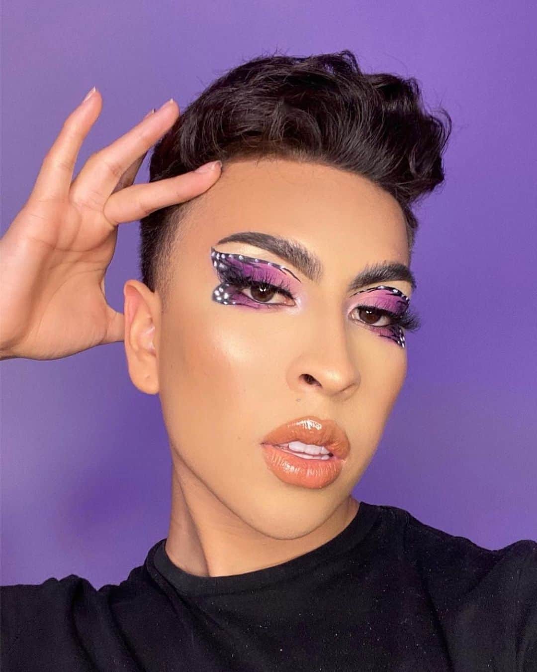LiveGlamのインスタグラム：「Ok @louiecasttro with the BADDEST lewks 🔥😍 wearing our #LauraMelladoxLiveGlam gloss in the shade “Boutique” 💋 #LiveGlamFam」