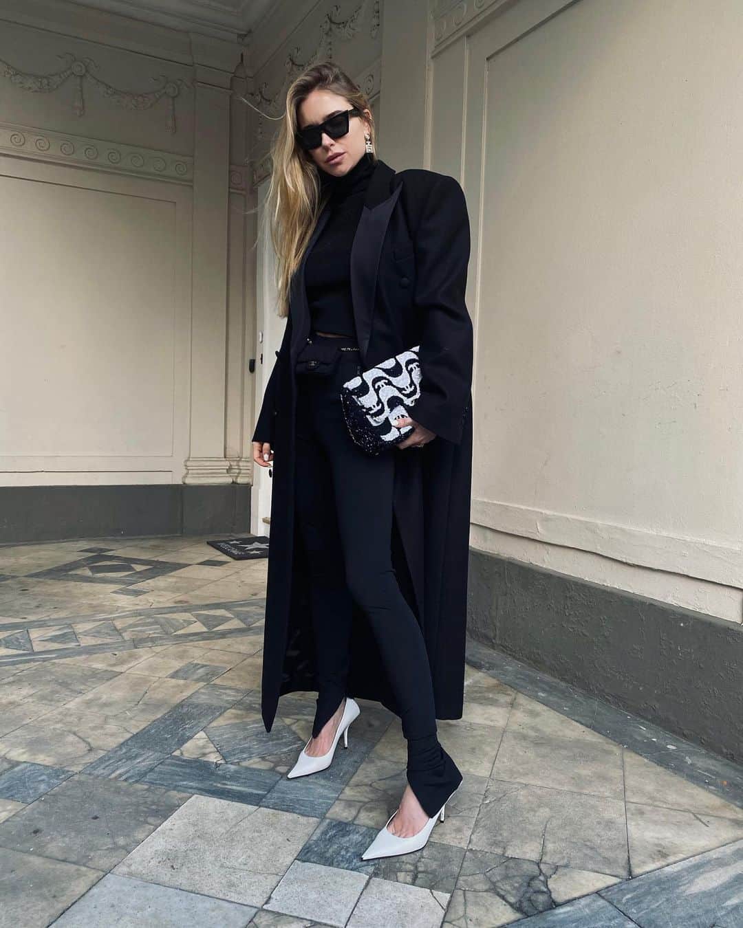 ペニーレ・タイスベックのインスタグラム：「Chanel Day 🖤🤍 #chanelhautecouture」