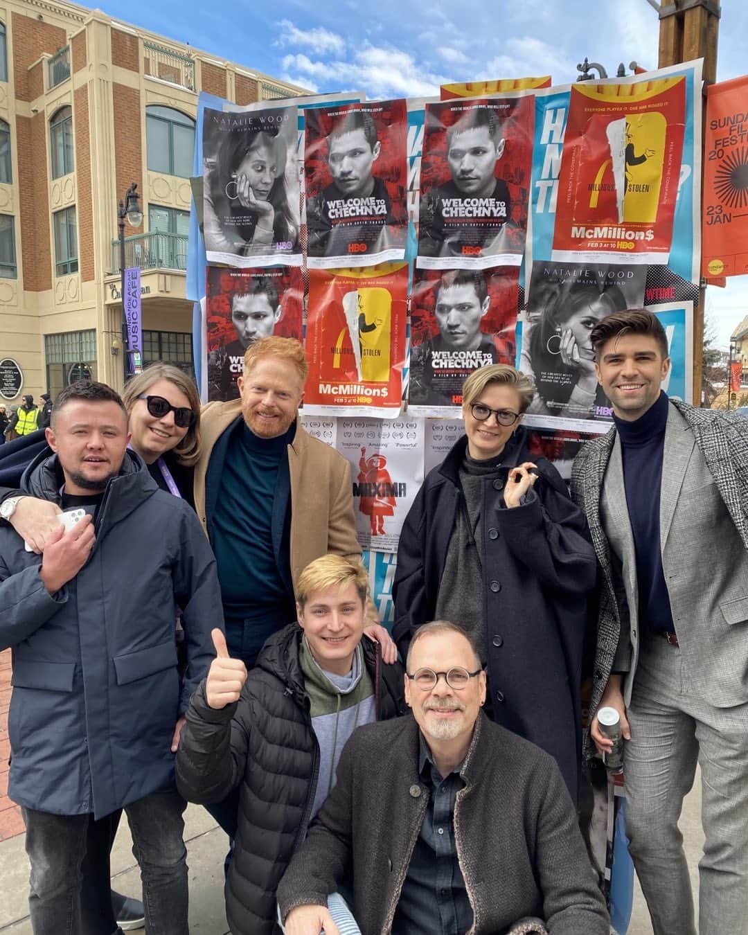 ジェシー・タイラー・ファーガソンのインスタグラム：「One year ago today: Sundance Film Festival with the @welcometochechnya crew. Justin and I are so proud to be executive producers on this film. Watch it now on HBO!」